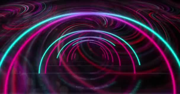 粉色和蓝色霓虹灯拱门的动画和在黑色背景上移动的涡旋 — 图库视频影像