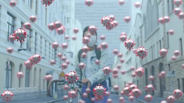 戴口罩骑自行车的妇女上皮19病毒细胞的动画 全球联盟19大流行病概念数码视频 — 图库视频影像