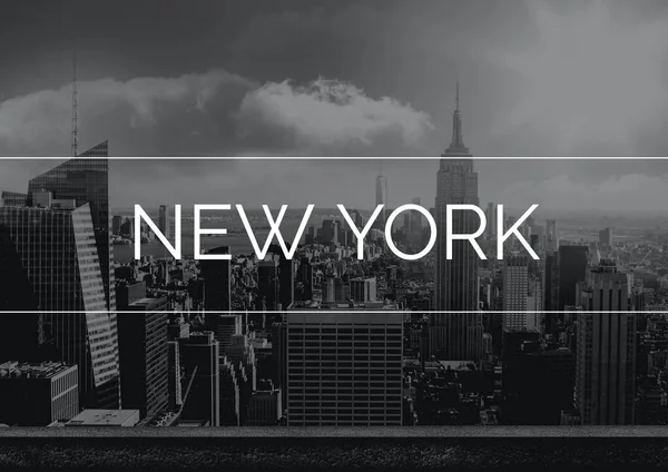 Şehir manzarası üzerinden New York metninin kompozisyonu. dijital olarak oluşturulmuş çevrimiçi tanıtım iletişimi konsepti.