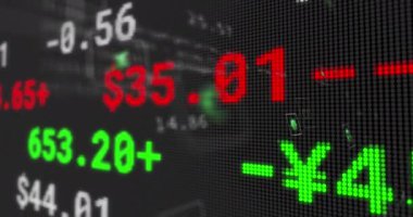 Veri işleme üzerinde eko ve çevre dostu simgelerin oluşturduğu ağın animasyonu. küresel ağlar, ortam ve dijital arayüz kavramı dijital olarak oluşturulmuş video.