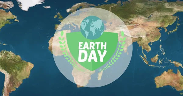 Dünya Haritasının Arka Planında Dünya Günü Metni Yeşil Küre Logosu — Stok fotoğraf