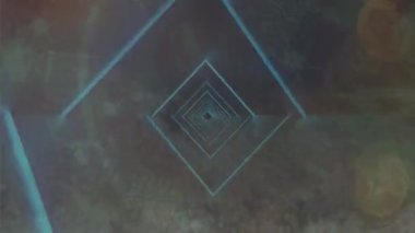 Havai fişeklerin üzerinde QR kodu ve alışveriş arabası ikonu animasyonu. Noel, gelenek ve kutlama konsepti dijital olarak oluşturuldu.