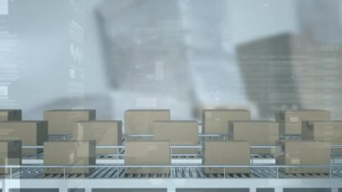 Taşıyıcı bantlardaki karton kutuların üzerinden geçen istatistiklerin animasyonu. küresel gönderim ve bağlantılar konsepti dijital olarak oluşturulmuş video.