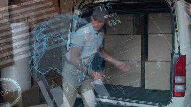 Karton kutulu teslimatçının istatistiksel işlemlerinin animasyonu. küresel gönderim ve bağlantılar konsepti dijital olarak oluşturulmuş video.