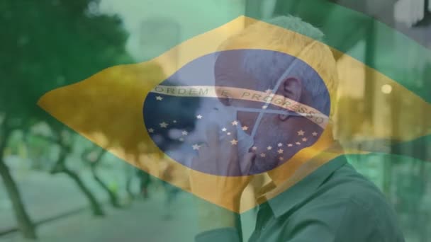 Animação Bandeira Brasil Acenando Sobre Homem Máscaras Conceito Global Pandemias — Vídeo de Stock