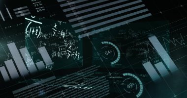 İstatistikler ve grafikler üzerinde yüzen matematiksel denklemleri gösteren üç ekranın resmi. Bilim ve araştırma konsepti dijital olarak oluşturuldu