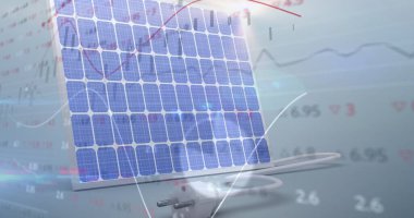 Arka planda güneş paneline karşı borsa ve finansal veri işleme. küresel finansman ve yenilenebilir enerji kavramı