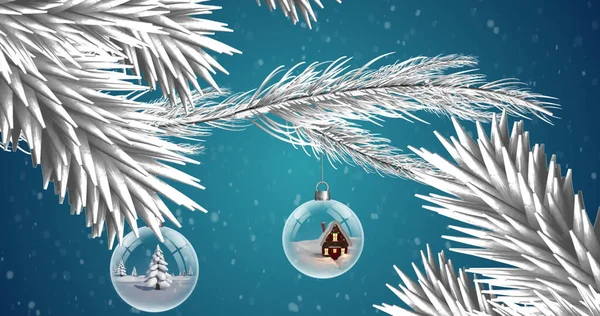 Mavi Arka Plandaki Beyaz Noel Ağacında Asılı Duran Şeffaf Takılar — Stok fotoğraf