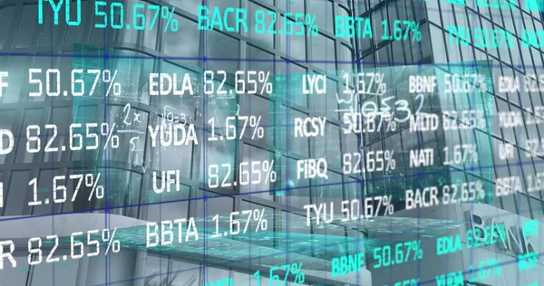 Bild Finansiell Databehandling Över Modern Bankbyggnad Globala Finanser Affärs Och — Stockfoto