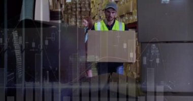 Kutuları arabaya koyan adamın veri işleme animasyonu. küresel sevkiyat, dağıtım ve bağlantılar konsepti dijital olarak oluşturulmuş video.