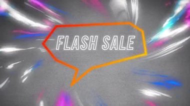 Soyut arkaplan üzerinde retro konuşma balonunda flash satış metninin animasyonu. Alışveriş, satış ve perakende konsepti dijital olarak oluşturulmuş video.
