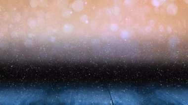 Kopya alanı ve ahşap yüzeyi olan ışıldayan ışık noktalarının üzerine yağan karın animasyonu. Noel, gelenek ve kutlama konsepti dijital olarak oluşturuldu.