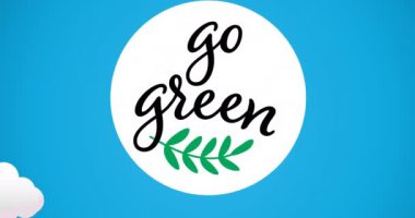 Bulutların üzerinde yeşil metin ve yaprak logosu ve mavi gökyüzü arkaplanı animasyonu. küresel koruma ve yeşil farkındalık kavramı dijital olarak oluşturulmuş video.