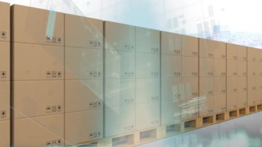 Taşıyıcı banttaki karton kutuların üzerinden geçen istatistiklerin animasyonu. küresel gönderim ve veri işleme kavramı dijital olarak oluşturulmuş video.