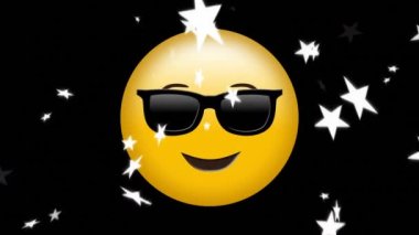 Kayan yıldızların üzerinde mutlu emoji ikonu canlandırması. küresel sosyal medya ve iletişim konsepti dijital olarak oluşturulmuş video.