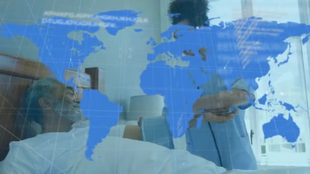 Animation Του Παγκόσμιου Χάρτη Πάνω Από Γιατρό Και Τον Ασθενή — Αρχείο Βίντεο