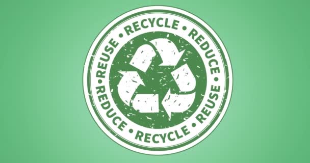 Анимирование Переработанного Текста Логотипа Пластиковых Бутылок Зеленом Фоне Глобальная Концепция — стоковое видео