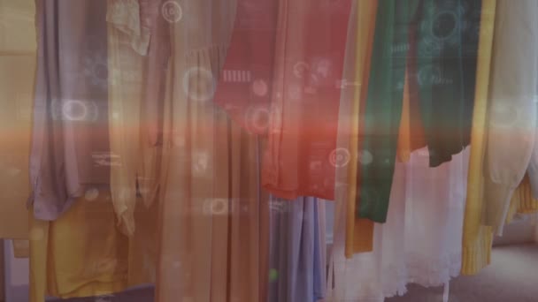 Dükkanda Asılı Duran Kıyafetlerin Veri Işleme Animasyonu Moda Giyim Sektörü — Stok video