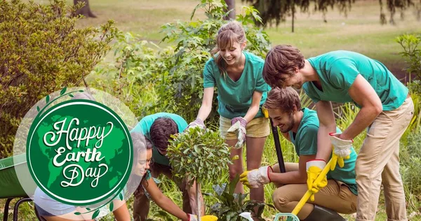 Yeşil Küre Logosu Toprak Günü Metninin Içeriği Gülen Gönüllülerin Kırsal — Stok fotoğraf