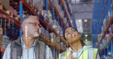 Depoda çalışan insanların veri işleme animasyonları. küresel sevkiyat, dağıtım ve bağlantılar konsepti dijital olarak oluşturulmuş video.