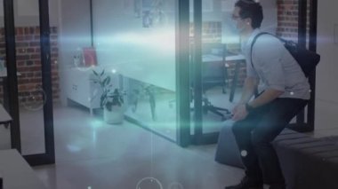 Ofisteki iş adamları üzerinden bağlantı ağının animasyonu. küresel iş, bağlantılar, veri işleme ve teknoloji konsepti dijital olarak oluşturulmuş video.