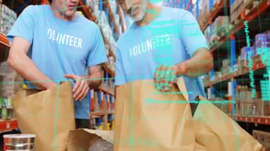 Depoda çalışan farklı insanların veri işleme animasyonları. küresel sevkiyat, dağıtım ve bağlantılar konsepti dijital olarak oluşturulmuş video.