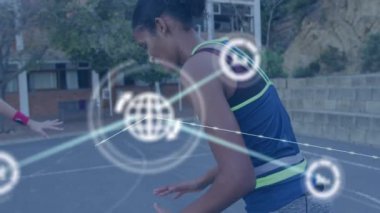 Kadın basketbol oyuncuları üzerindeki bağlantı ağlarının animasyonu. küresel sosyal medya, bağlantılar ve dijital arayüz konsepti dijital olarak oluşturulmuş video.