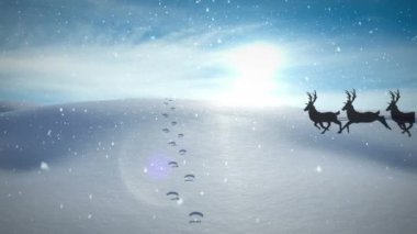 Noel Baba 'nın kızaktaki animasyonu ve karlı kış manzarasının üzerinden geçen ren geyiği. Noel, gelenek ve kutlama konsepti dijital olarak oluşturuldu.