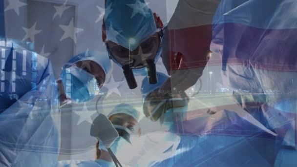 Animación Bandera Americana Sobre Los Médicos Durante Cirugía Concepto Mundial — Vídeo de stock