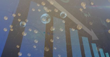 İstatistiksel kayıtların üzerinde yüzen bitcoin görüntüleri ve aşağıya bakan ok. küresel finans ve iş konsepti dijital olarak oluşturulmuş imaj.