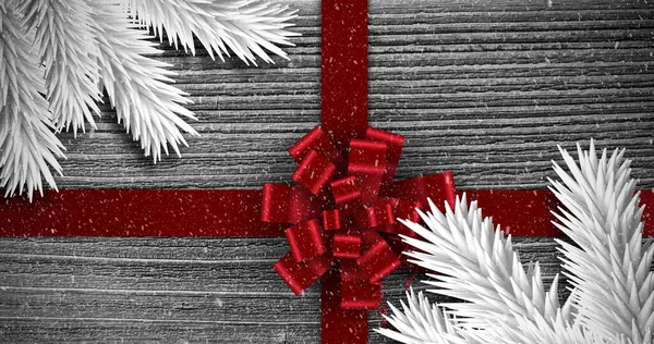 Immagine Del Nastro Regalo Rosso Natale Con Neve Che Cade — Foto Stock