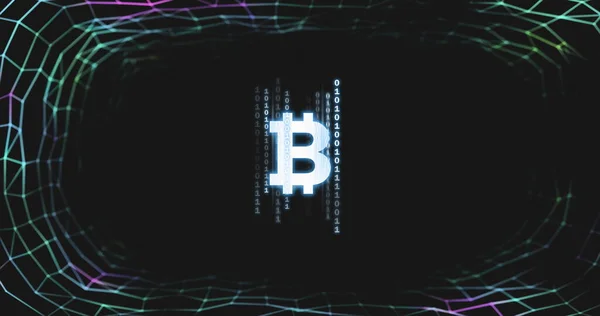 黒の背景に緑のメッシュにバイナリコード処理とビットコインシンボルのイメージ 暗号通貨仮想世界金融ビジネスコンセプトデジタルで生成された画像 — ストック写真