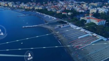 Şehir manzarası üzerindeki bağlantı ağlarının animasyonu. küresel sosyal medya, bağlantılar ve dijital arayüz konsepti dijital olarak oluşturulmuş video.