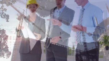 İş adamlarının ofiste konuştuğu inşaat alanının animasyonu. küresel iş, bağlantılar, veri işleme ve teknoloji konsepti dijital olarak oluşturulmuş video.