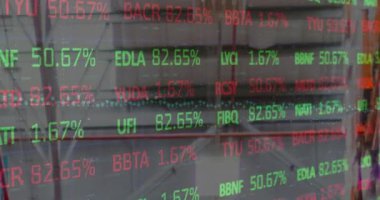 Boş bir depoda veri işleme animasyonu. küresel sevkiyat, dağıtım ve bağlantılar konsepti dijital olarak oluşturulmuş video.