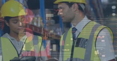 Depoda çalışan kadın ve erkeğin istatistik ve mali veri işleme animasyonları. küresel gönderim ve bağlantılar konsepti dijital olarak oluşturulmuş video.