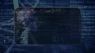 Matematiksel denklemlerin animasyonu üzerinde DNA ipliği üzerinde siyah arkaplan. küresel eğitim, bilim, dijital arayüz ve dijital olarak üretilen video konsepti.