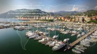 İHA ve liman üzerindeki parsel üzerinden bağlantı ağının animasyonu. küresel gönderim, iş, dijital arayüz, teknoloji ve ağ konsepti dijital olarak oluşturulmuş video.