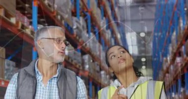 Depoda çalışan insanların veri işleme animasyonları. küresel sevkiyat, dağıtım ve bağlantılar konsepti dijital olarak oluşturulmuş video.