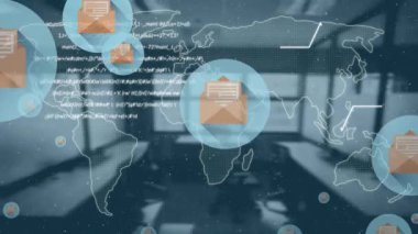 Veri işleme ve dünya haritası üzerindeki bağlantı ağının animasyonu. ticari, ağ, bağlantılar, teknoloji ve dijital arayüz kavramı dijital olarak oluşturulmuş video.
