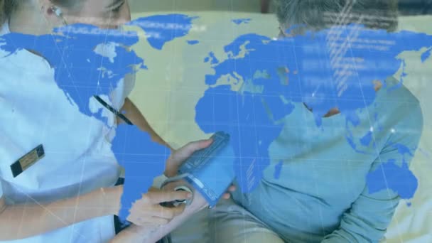 Animation World Map Doctor Patient Global Health Healthcare Services Concept — Stock Video