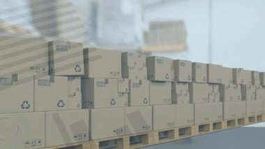 Taşıyıcı banttaki karton kutuların üzerinden geçen istatistiklerin animasyonu. küresel gönderim ve bağlantılar konsepti dijital olarak oluşturulmuş video.