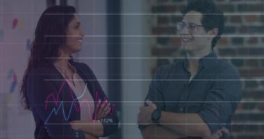 Ofiste konuşan iş adamlarının finansal veri işleme animasyonu. küresel iş, finans, bağlantılar ve dijital arayüz konsepti dijital olarak oluşturulmuş video.