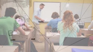 Öğrencilerin öğrenmesi üzerine bağlantı ağının animasyonu. küresel eğitim, dijital arayüz ve bağlantılar dijital olarak oluşturulmuş video konsepti.