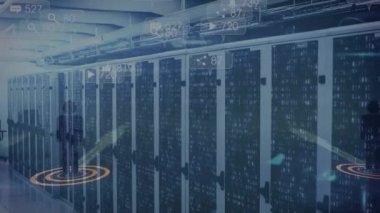 Sunucu odasındaki bağlantı ağının animasyonu. küresel dijital arayüz, teknoloji ve bağlantılar konsepti dijital olarak oluşturulmuş video.