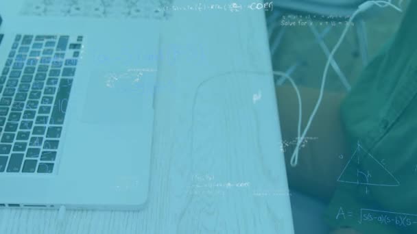 Animation Mathematischer Gleichungen Über Geschäftsfrau Mit Laptop Geschäfts Technologie Und — Stockvideo