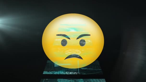 Κινούμενα Σχέδια Του Θυμωμένου Εικονιδίου Emoji Πάνω Από Κινούμενες Οθόνες — Αρχείο Βίντεο