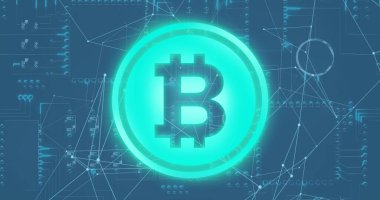 Mavi parlayan bitcoin resmi, QR kodu ve arka planda parlayan bilgisayar devre kartı detayları. Şifreli para birimi sanal küresel finans sektörü konsepti dijital olarak oluşturulmuş görüntü.