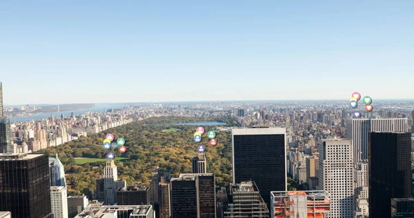 Composite Numérique Une Ville Avec Des Goûts Volants Des Cœurs — Photo