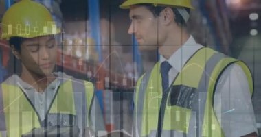 Depoda çalışan kadın ve erkeğin istatistik ve mali veri işleme animasyonları. küresel gönderim ve bağlantılar konsepti dijital olarak oluşturulmuş video.